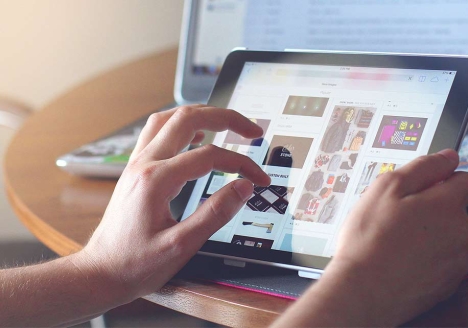 Discover the 5 essential features every business website needs to improve user experience, SEO, trust and convert more visitors into customers.