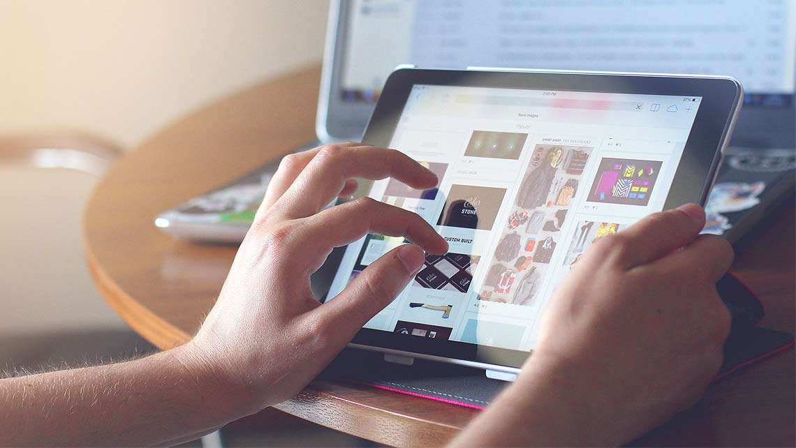 Discover the 5 essential features every business website needs to improve user experience, SEO, trust and convert more visitors into customers.